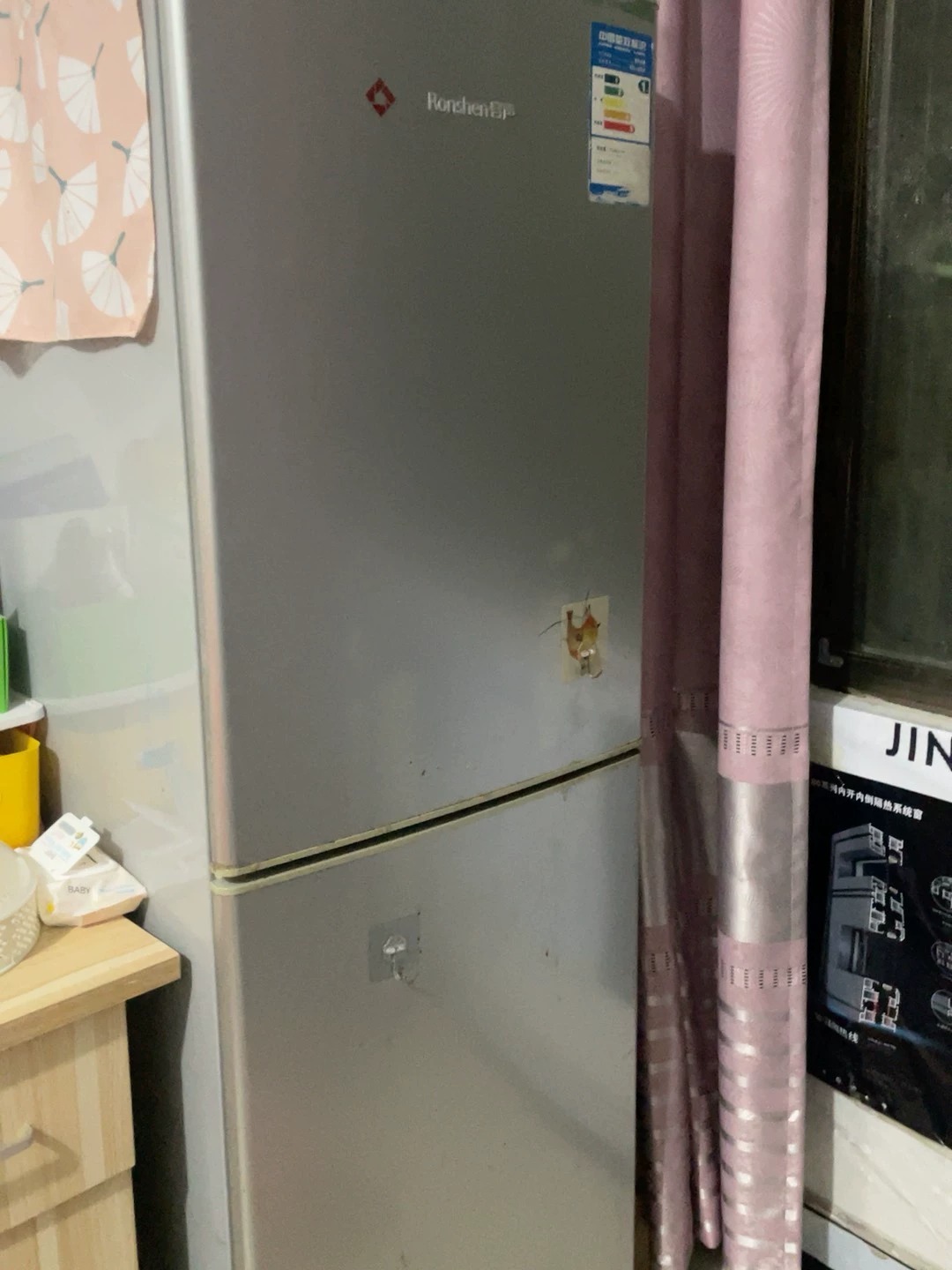 二手贩别问。个人闲置容声冰箱 300 元,要的来,鸽子勿扰  二手贩别问。个人闲置容声冰箱 300 元,要的来,鸽子勿扰